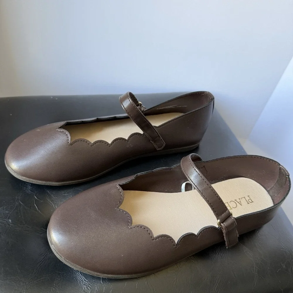 Childrens Place Brown Mary Jane Scalloped Shoes Size‎ 4 Light Weight. Used